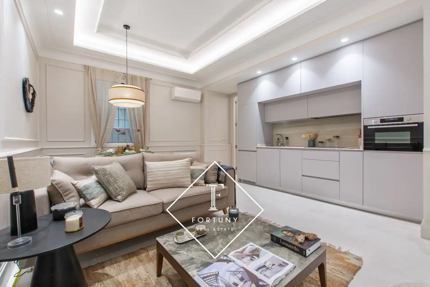 Sala d'estar de Pis en venda en  Madrid Capital amb Aire condicionat i Terrassa