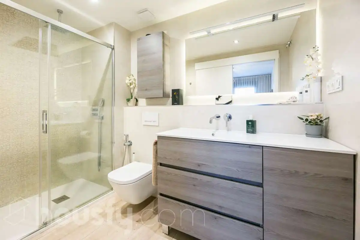 Bathroom of Attic for sale in Sant Joan Despí  with Air Conditioner, Heating and Parquet flooring