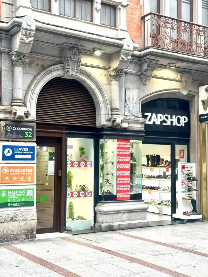 Local de lloguer en Gijón  amb Aire condicionat
