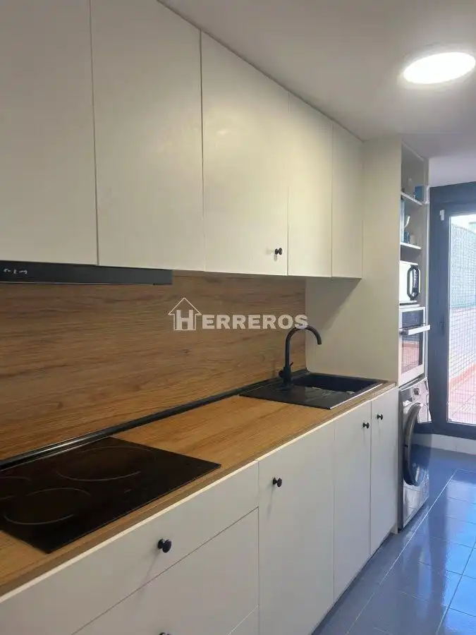 Cocina de Piso en venta en Albelda de Iregua con Calefacción, Parquet y Terraza