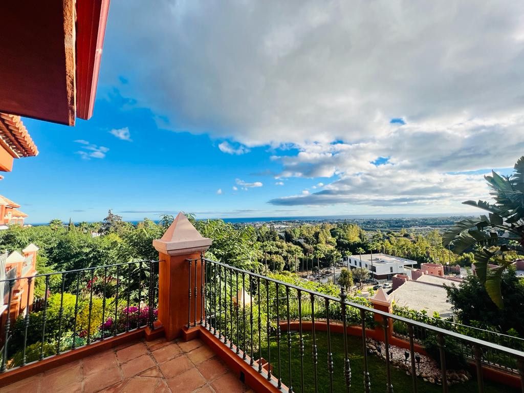Exterior view of Apartment to rent in Benahavís  with Air Conditioner, Terrace and Swimming Pool