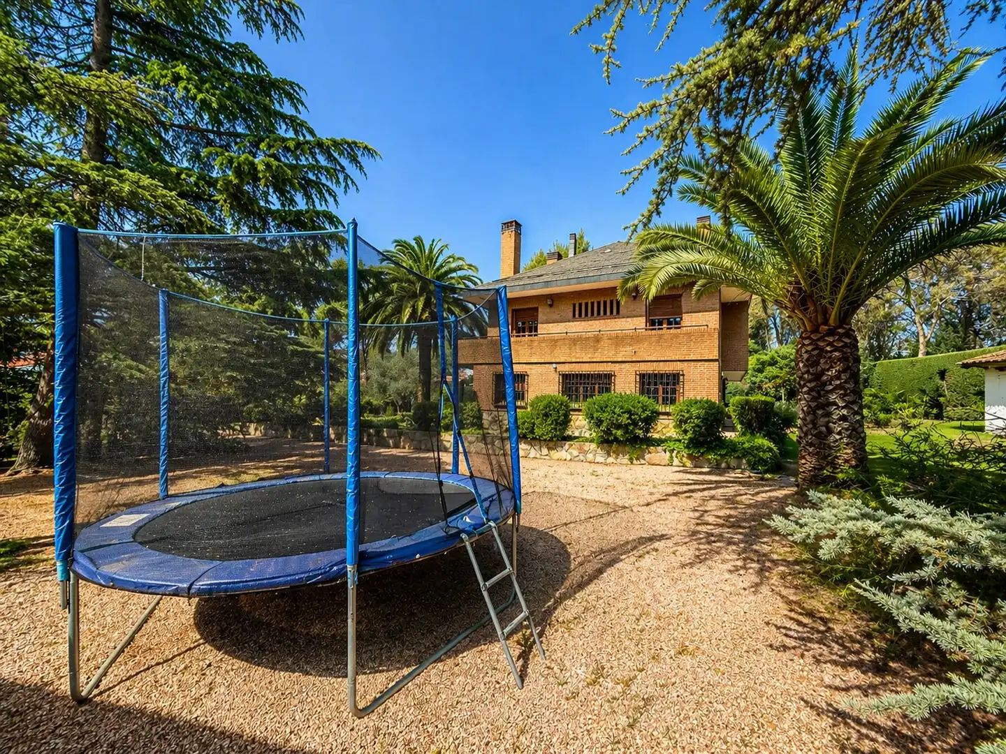 Jardí de Casa o xalet en venda en Boadilla del Monte amb Calefacció, Jardí privat i Traster