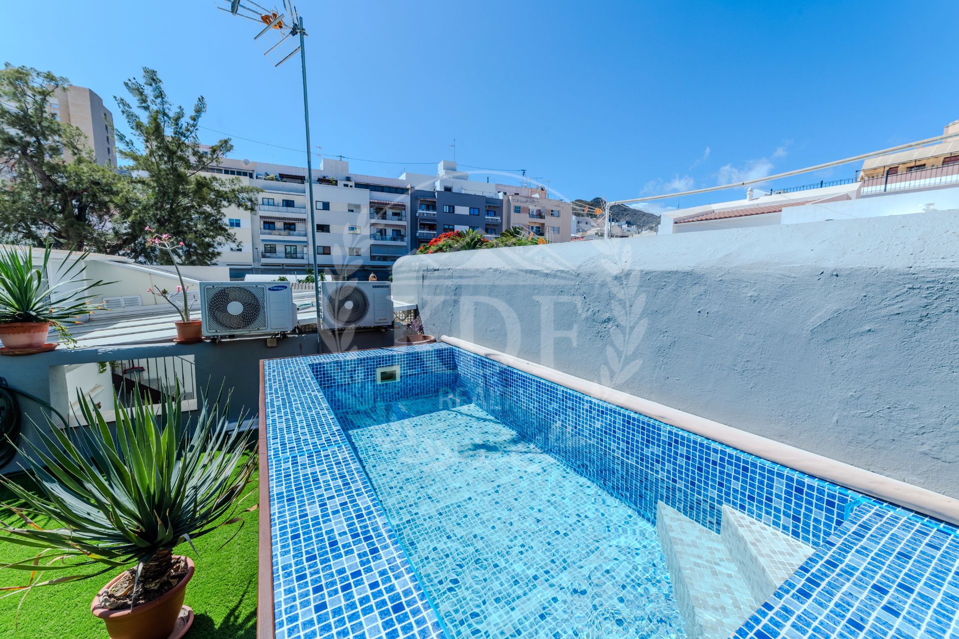 Swimming pool of Single-family semi-detached for sale in  Santa Cruz de Tenerife Capital  with Air Conditioner, Terrace and Swimming Pool