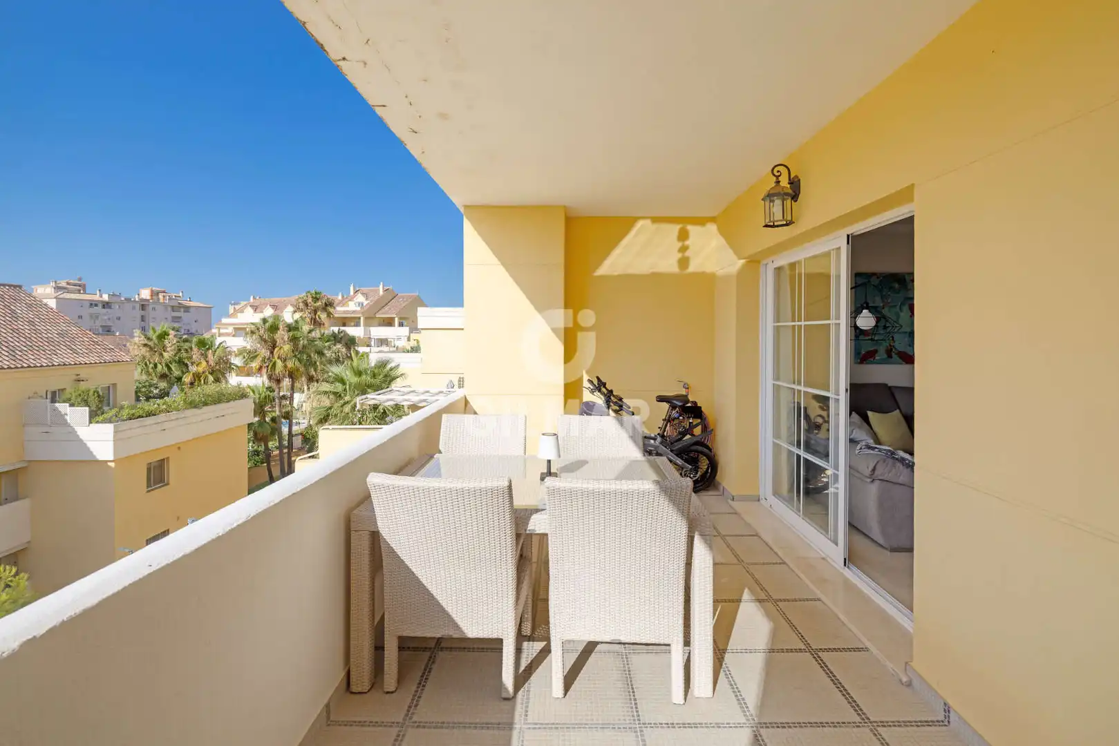 Vista exterior de Apartament en venda en Estepona amb Piscina i Balcó