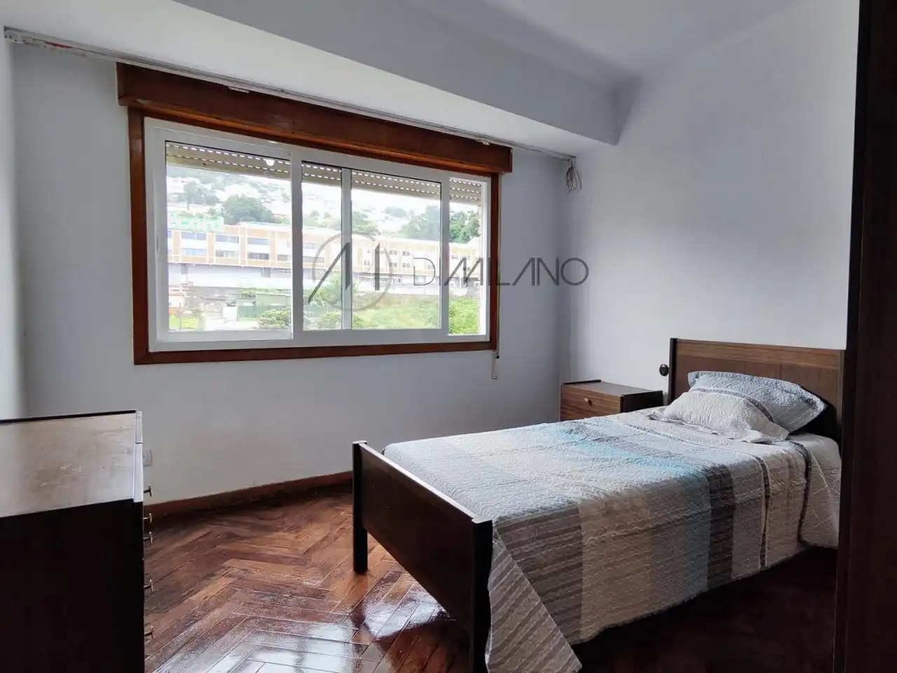 Habitación de Piso en venta en Vigo  con Parquet y Trastero