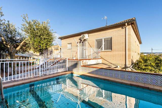 Casa-chalet en Venta en Passatge les Filipines en Can Parellada
