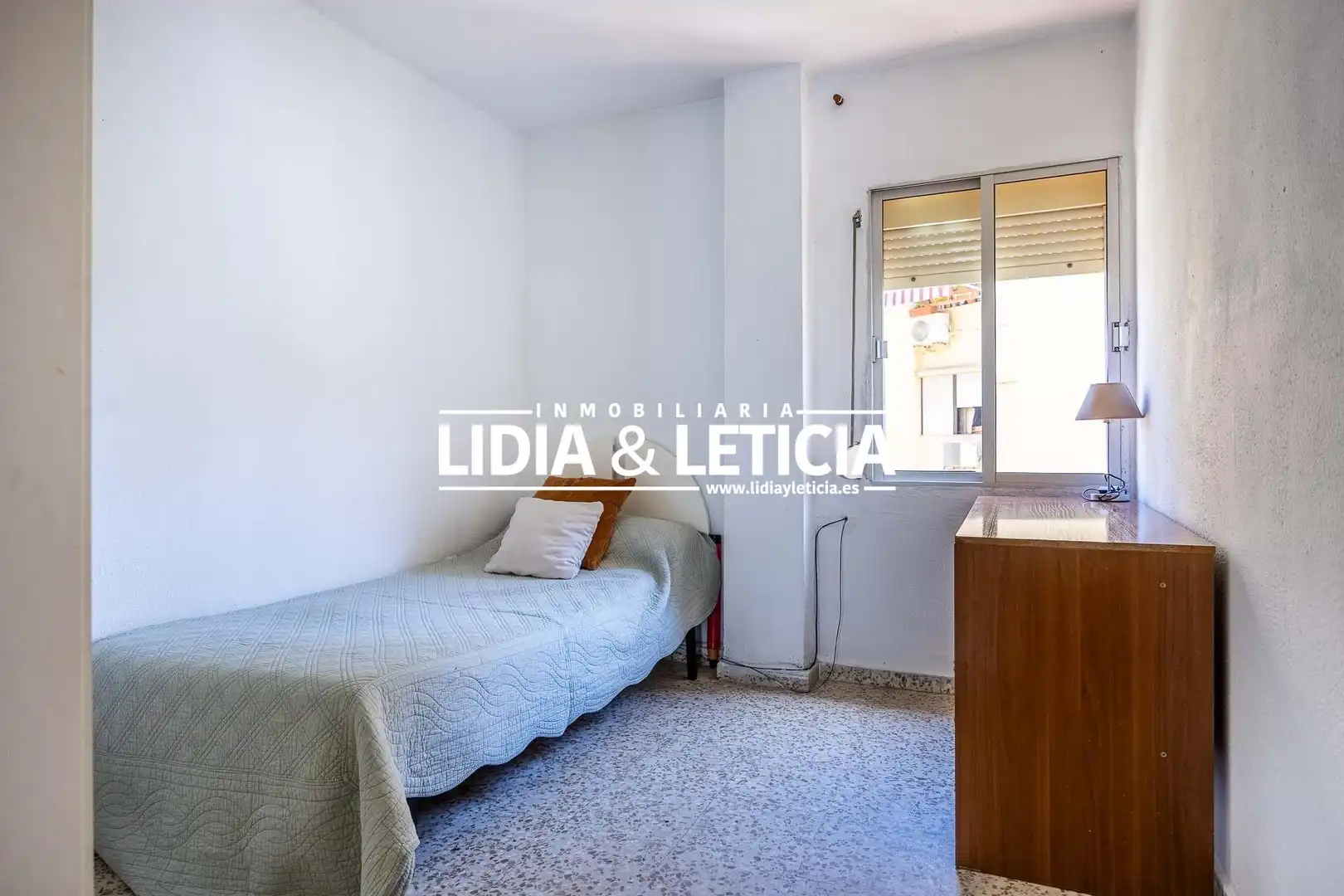 Bedroom of Flat for sale in Alcalá de Guadaira  with Air Conditioner, Terrace and Furnished