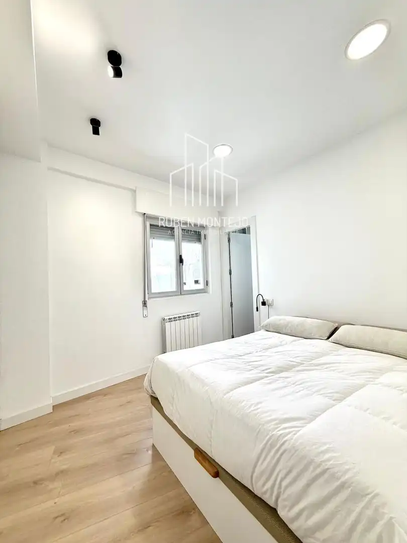 Bedroom of Flat for rent in Salamanca  with Heating, Terrace and Furnished