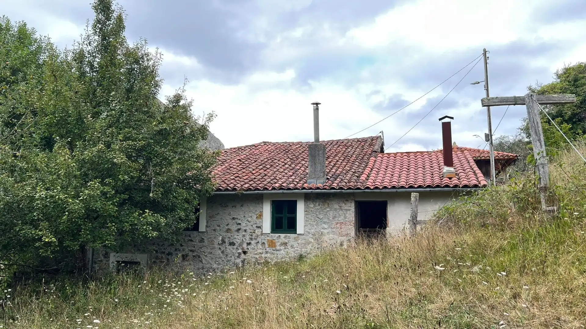 Vista exterior de Casa o xalet en venda en Cangas de Onís amb Jardí privat i Traster
