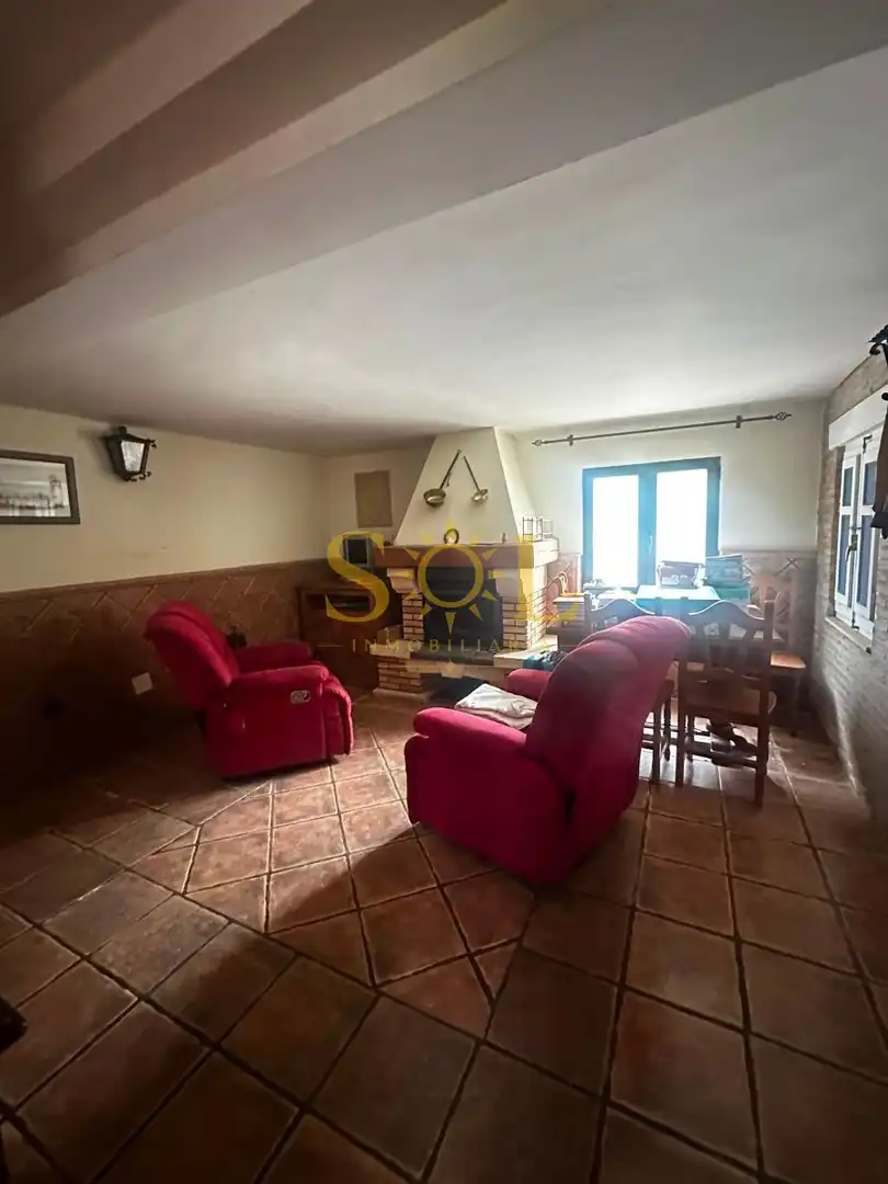 Sala d'estar de Casa o xalet en venda en León Capital  amb Calefacció, Jardí privat i Terrassa