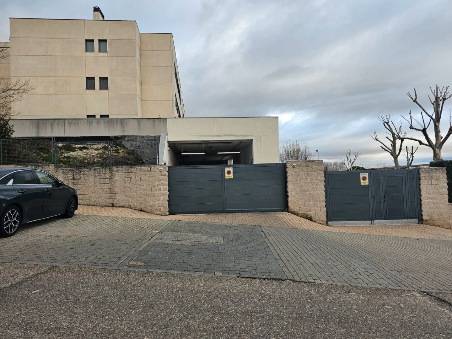 Vista exterior de Garaje de alquiler en Arroyomolinos (Madrid) con Alarma