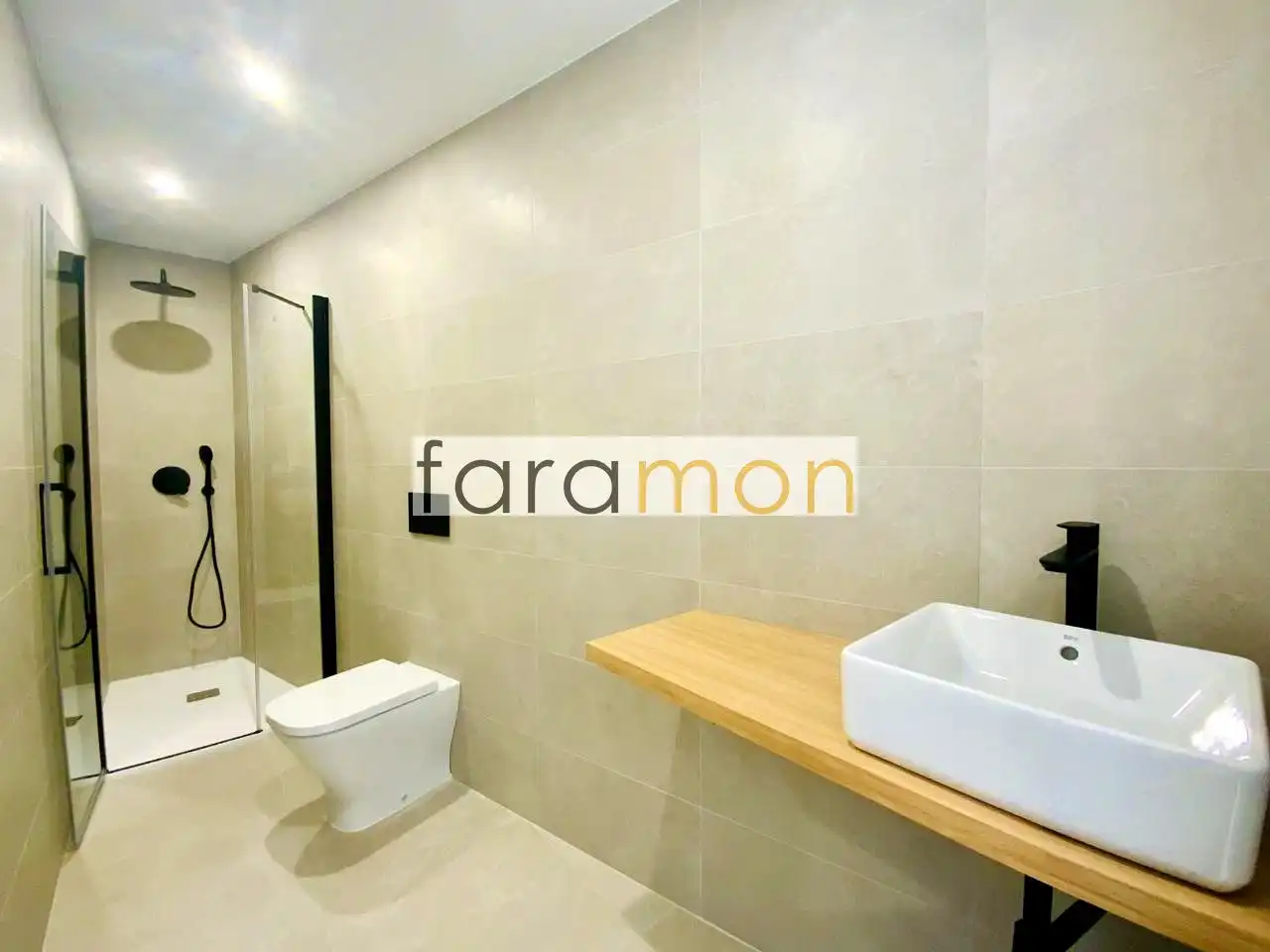 Baño de Casa adosada en venta en Nigrán con Calefacción, Jardín privado y Terraza