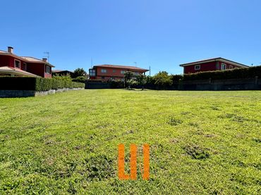Terreny residencial en venda a Avenida República Argentina 164A