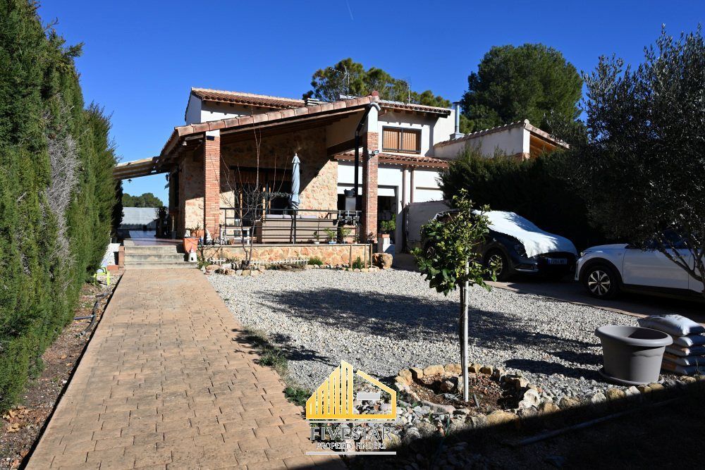 Exterior view of House or chalet for sale in Macastre  with Heating, Private garden and Terrace