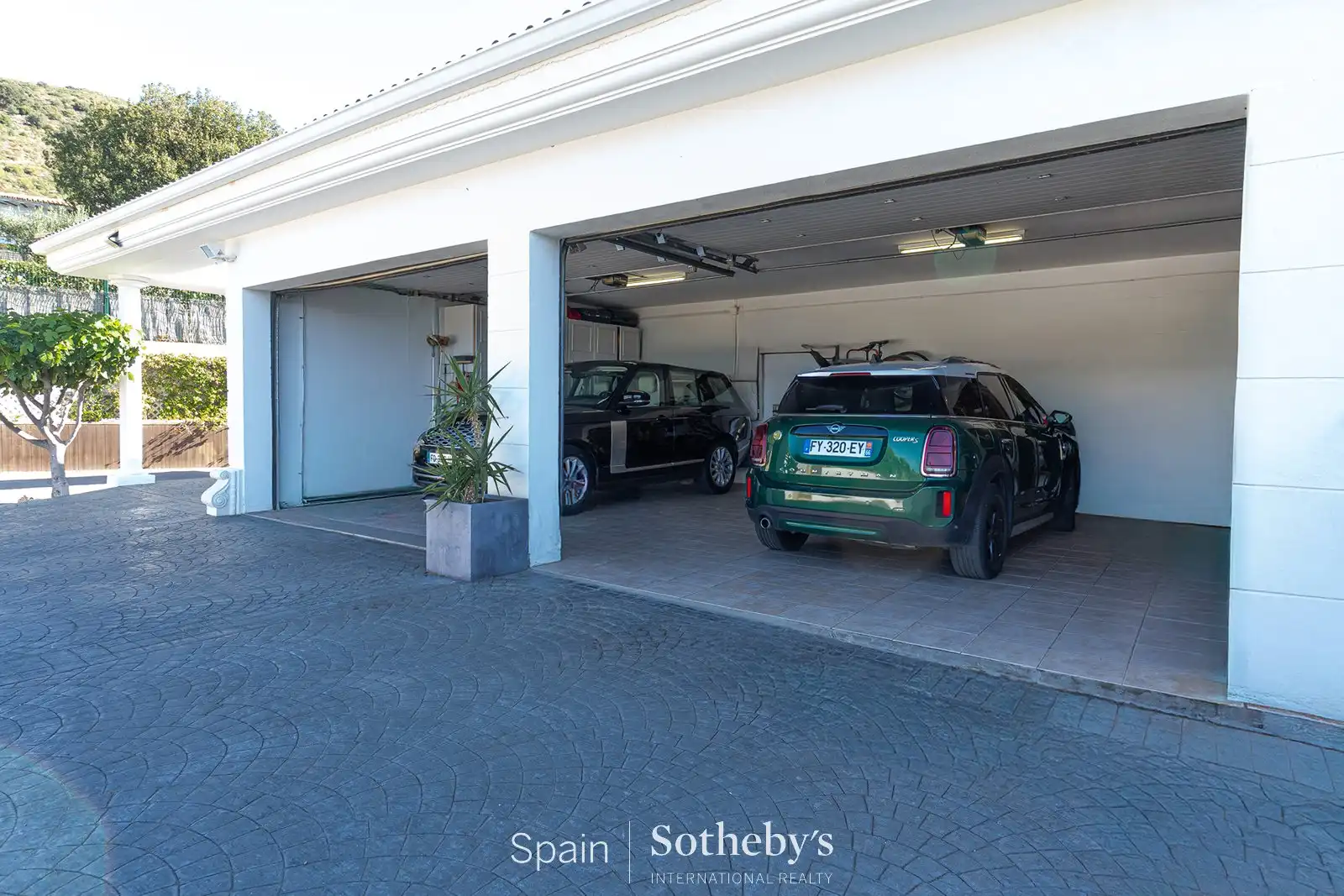 Aparcament de Casa o xalet en venda en Pau amb Aire condicionat, Calefacció i Jardí privat
