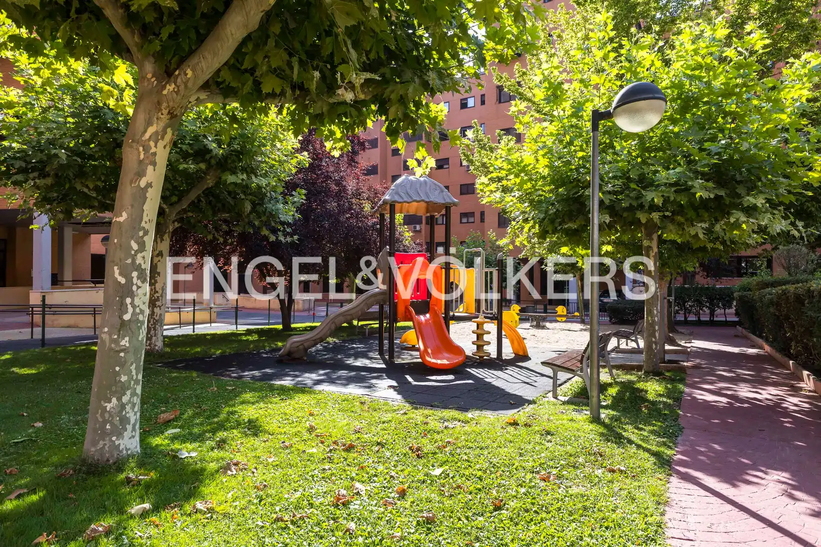 Vista exterior de Pis en venda en Madrid amb Aire condicionat, Calefacció i Jardí privat