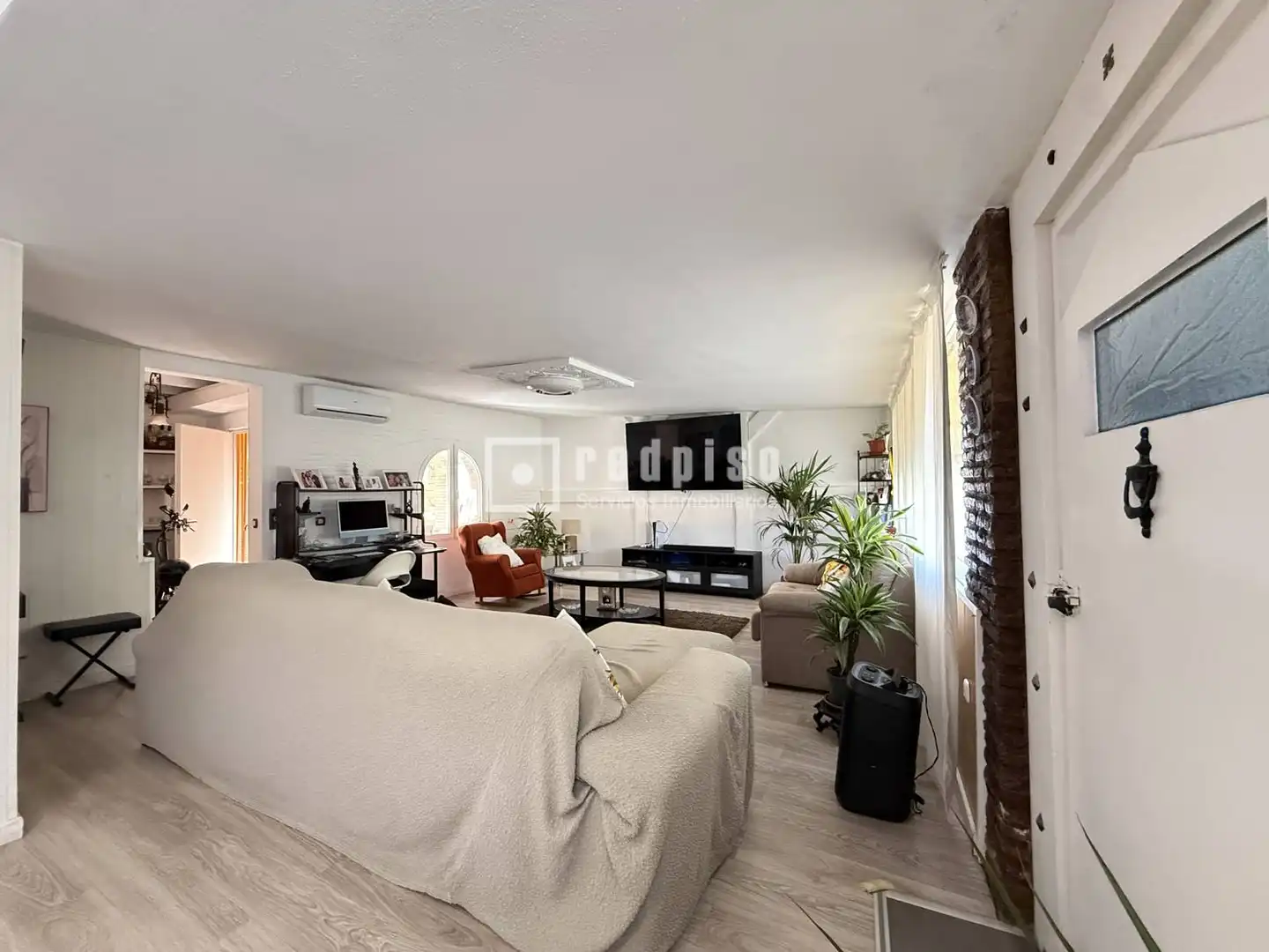 Sala d'estar de Casa o xalet en venda en Alhaurín de la Torre amb Aire condicionat, Jardí privat i Terrassa