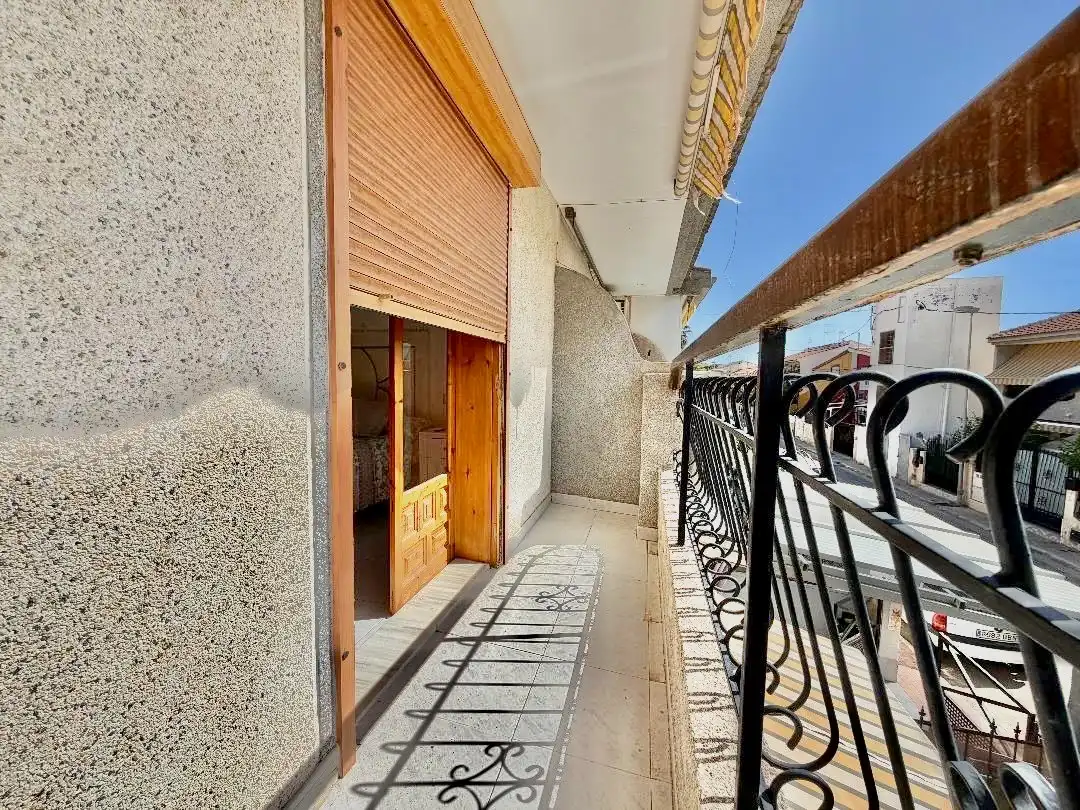Außenansicht von Haus oder Chalet zum Verkauf in San Pedro del Pinatar mit Privatgarten, Terrasse und Abstellraum