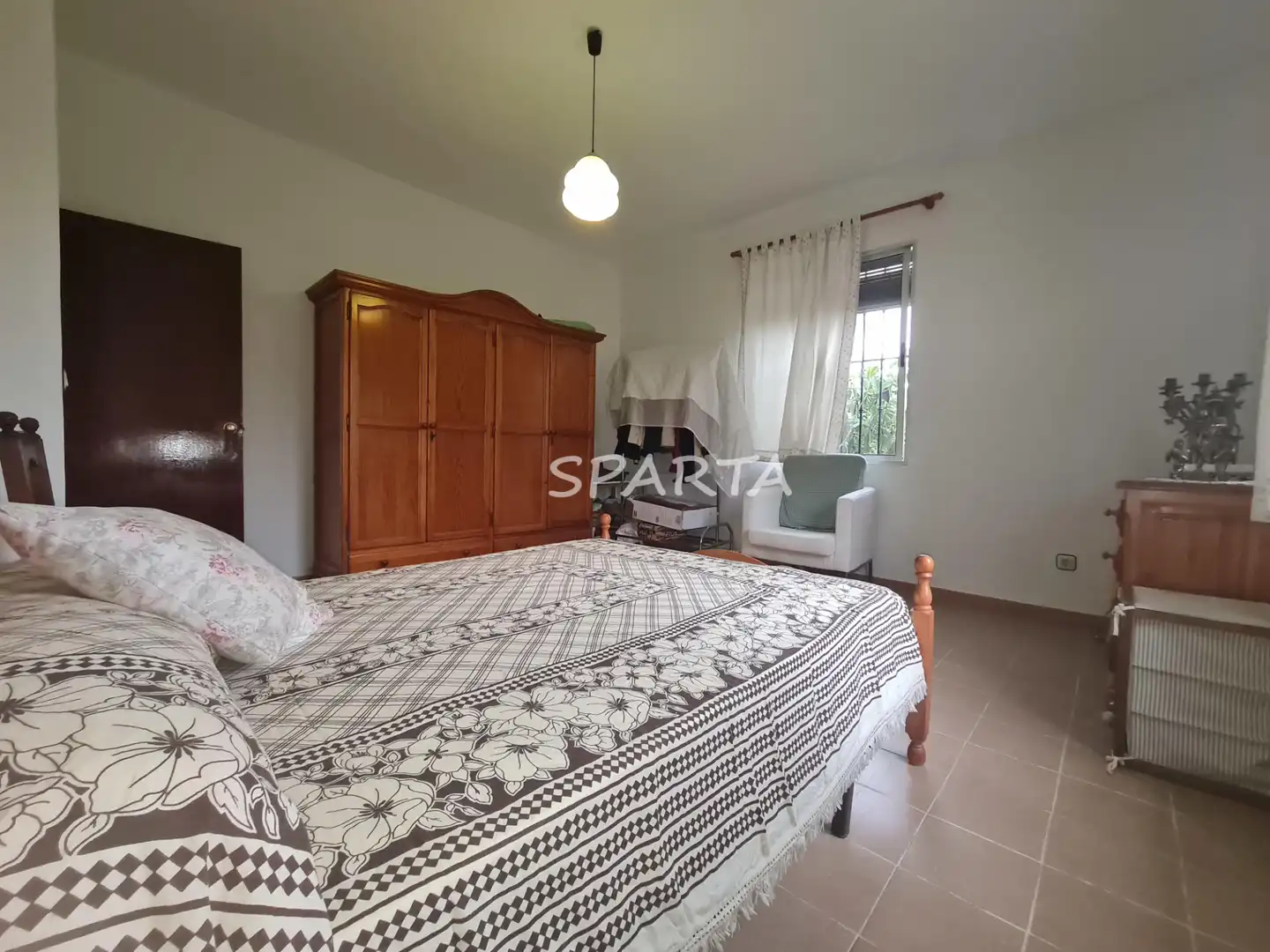 Schlafzimmer von Country house zum Verkauf in Sanlúcar la Mayor mit Privatgarten, Schwimmbad und Ofen