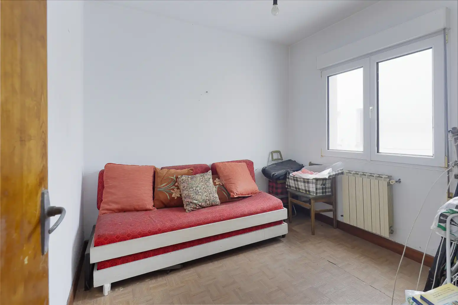 Habitación de Piso en venta en Oviedo  con Calefacción, Parquet y Trastero