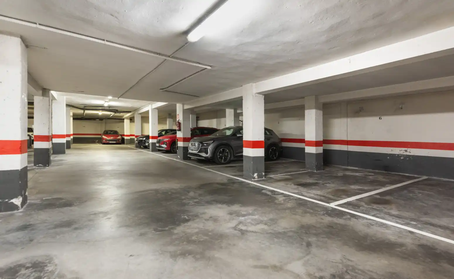 Parking de Piso en venta en Oviedo  con Calefacción y Parquet