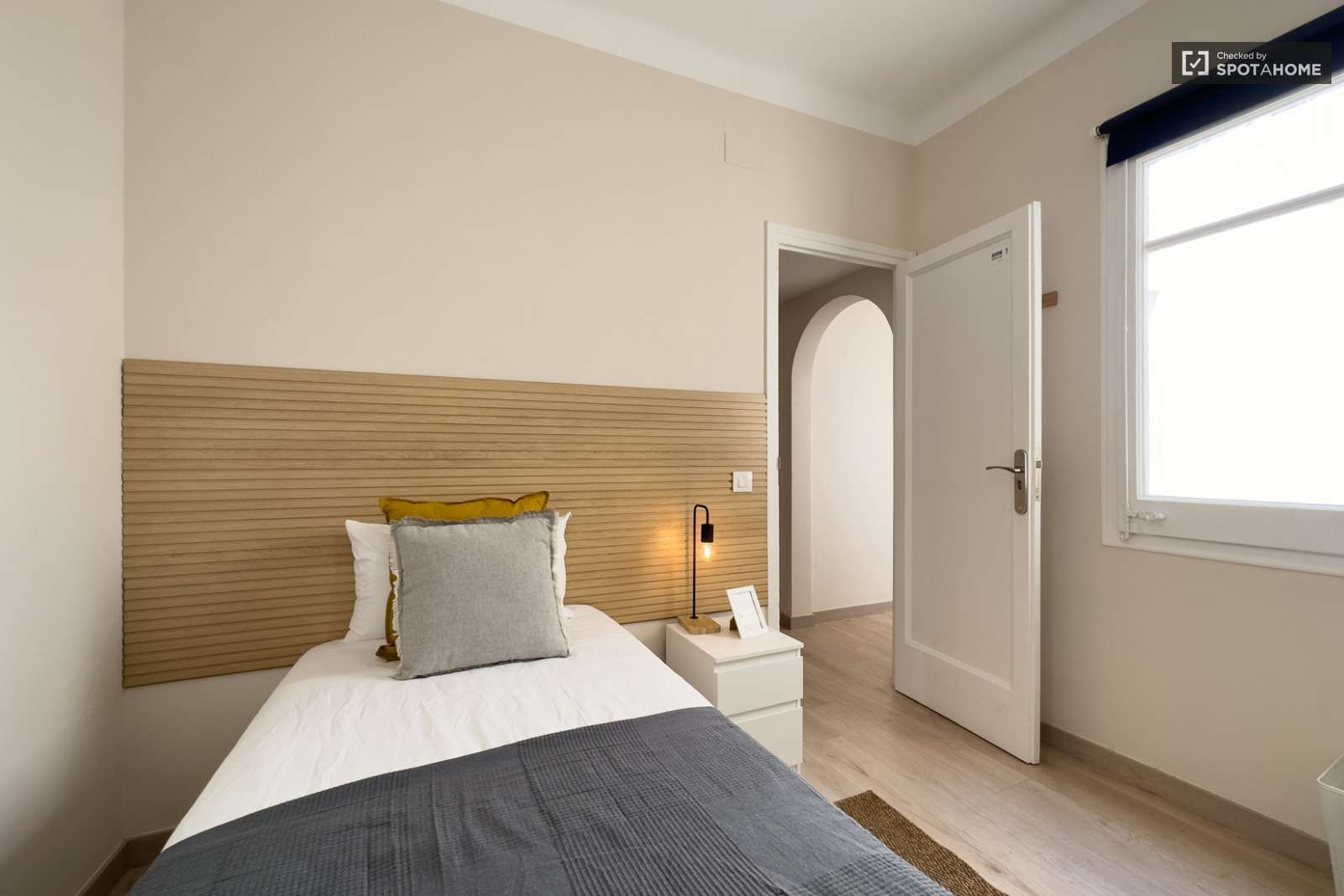 Dormitori de Pis per a compartir en  Barcelona Capital amb Aire condicionat, Calefacció i Terrassa