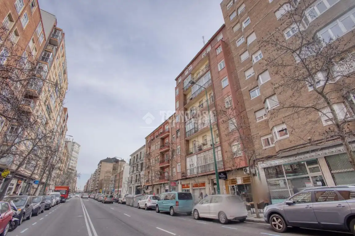 Vista exterior de Piso en venta en Valladolid con Calefacción y Parquet