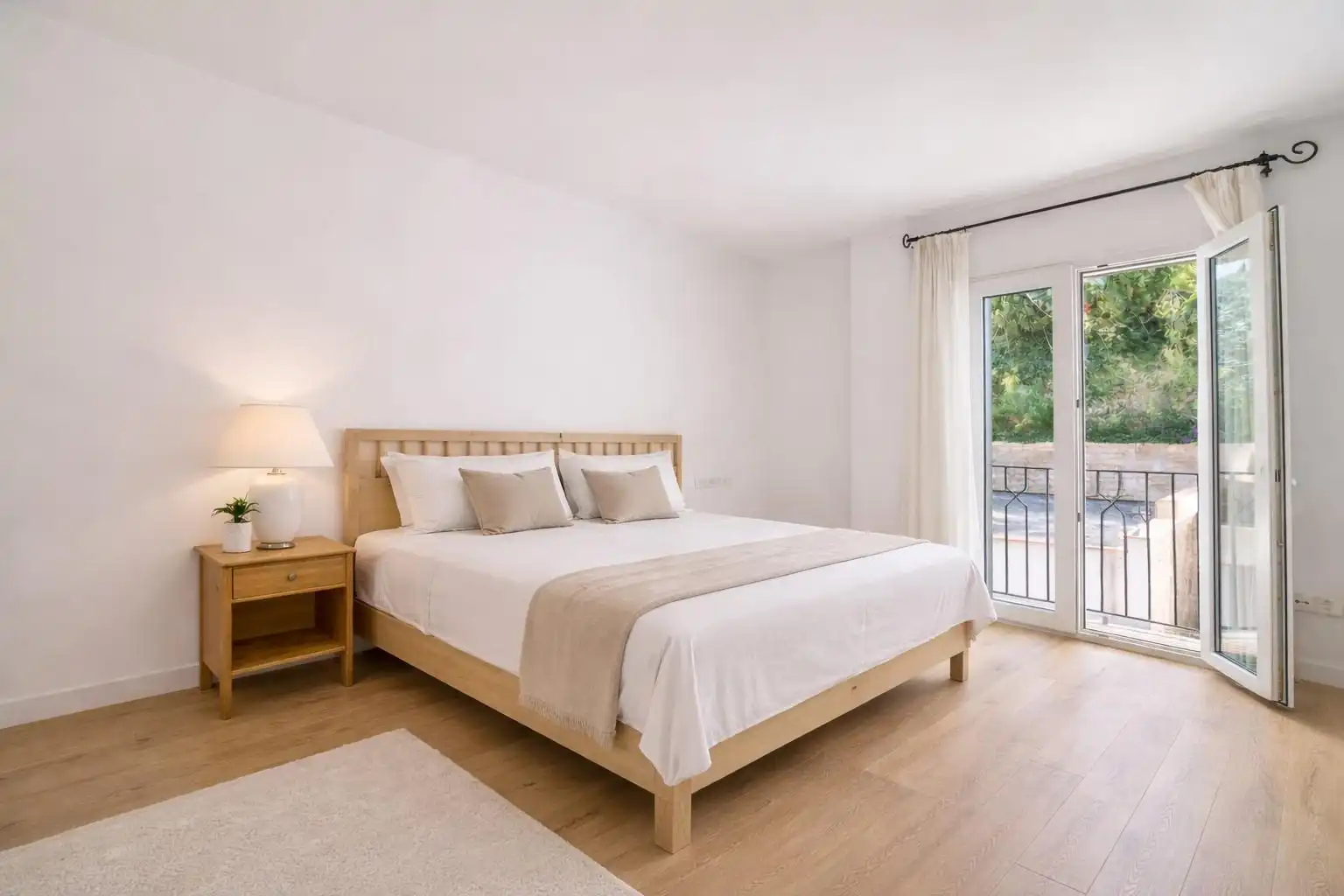 Schlafzimmer von Wohnungen zum Verkauf in Calvià mit Klimaanlage, Heizung und Privatgarten