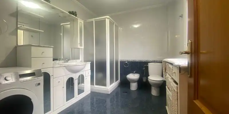 Baño de Casa o chalet en venta en Cangas del Narcea con Jardín privado, Terraza y Trastero