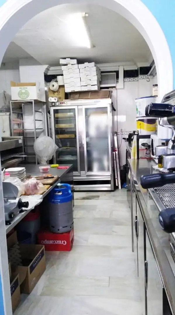 Cocina de Local en venta en Sevilla con Aire acondicionado