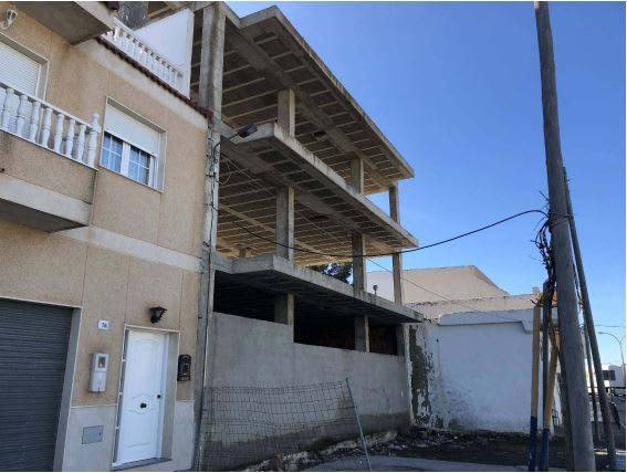 Edificio en Venta en C/ Mojonera en Las Norias