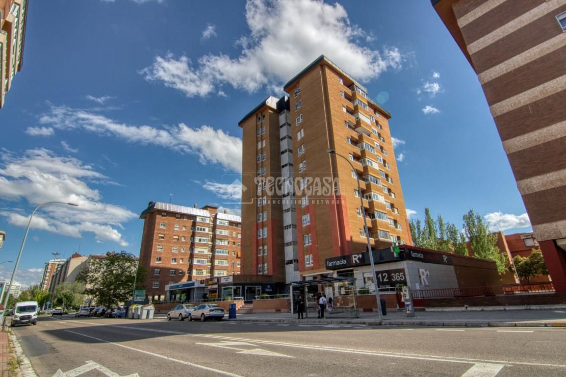 Exterior view of Flat for sale in Valladolid Capital  with Heating and Terrace