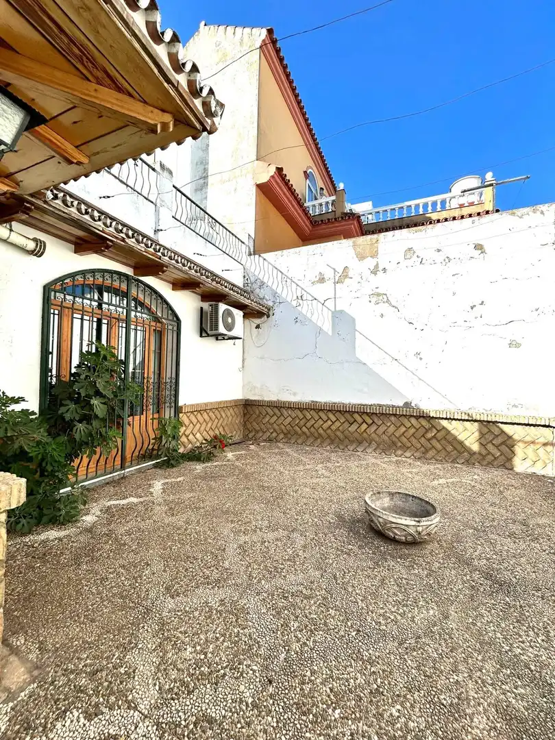Vista exterior de Casa o chalet en venta en Alcolea del Río con Aire acondicionado, Terraza y Amueblado
