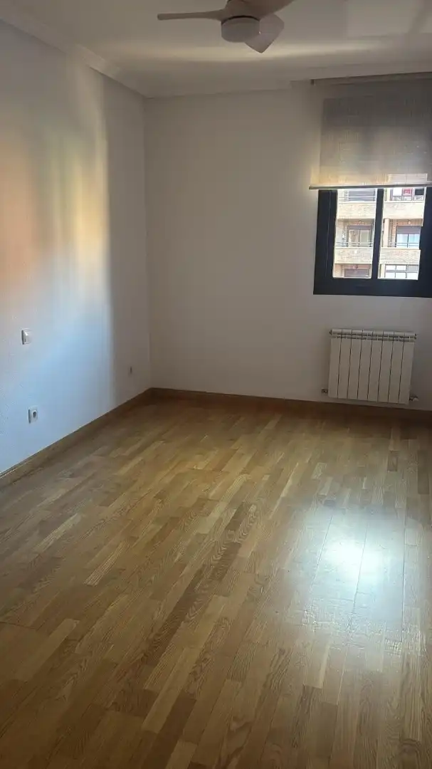 Dormitori de Pis de lloguer en Alcalá de Henares amb Aire condicionat, Calefacció i Parquet