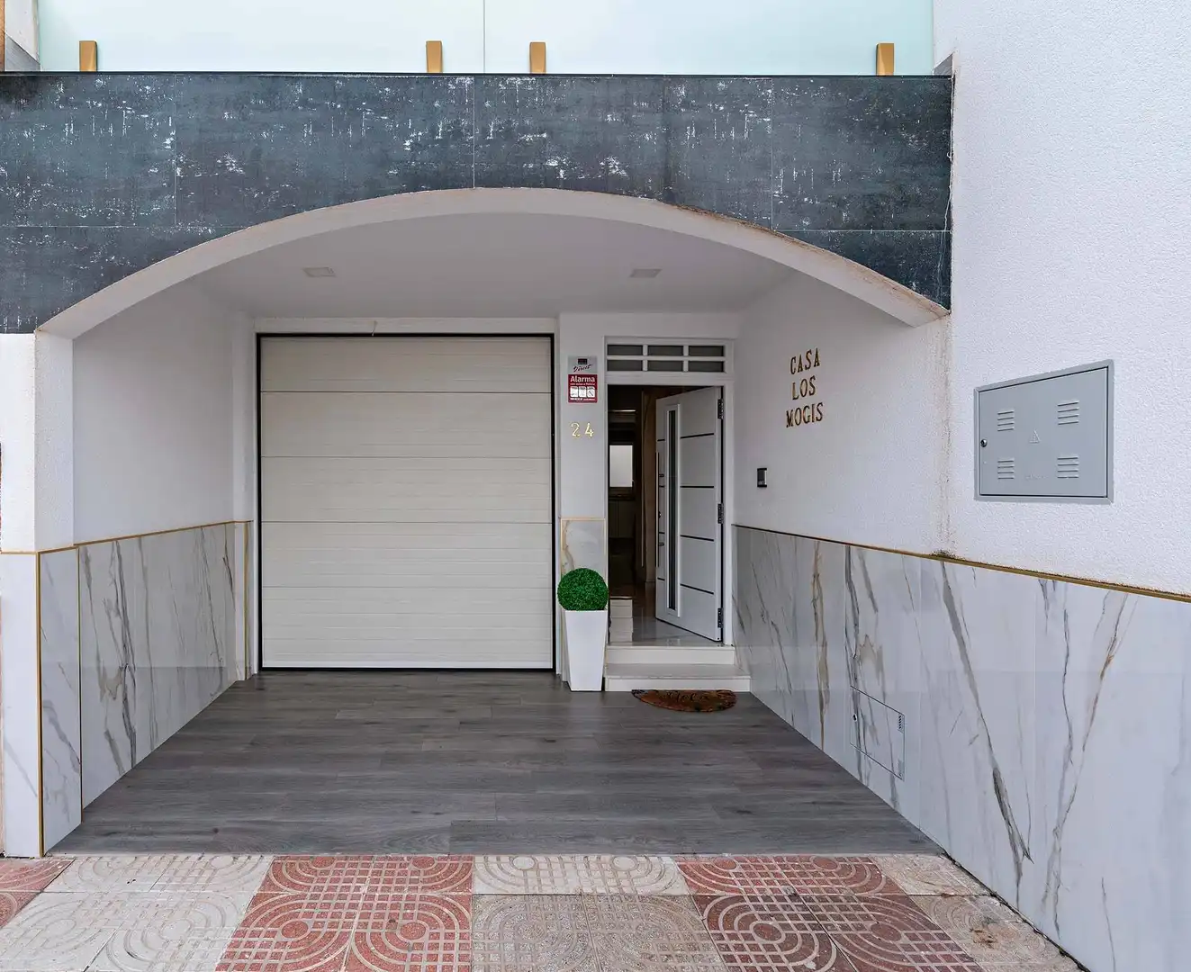 Houses for sale in Roquetas de Mar  with Air Conditioner and Terrace