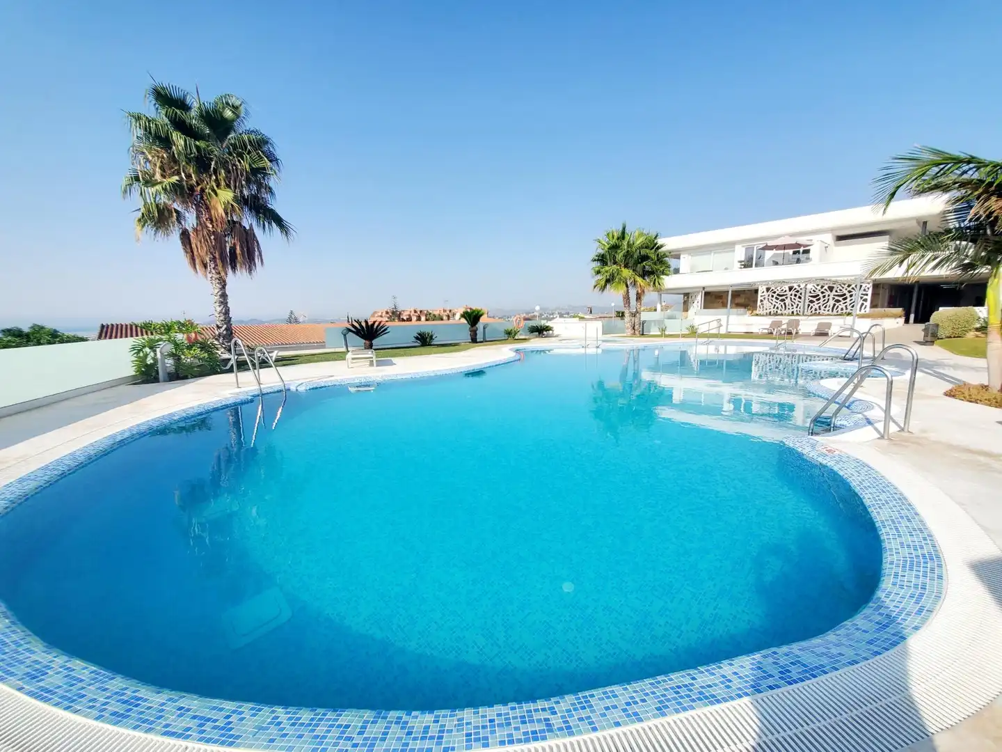 Piscina de Planta baixa en venda en Fuengirola amb Aire condicionat, Calefacció i Terrassa
