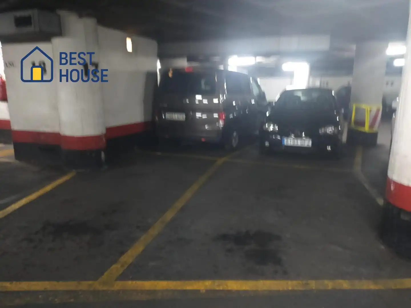 Parking de Piso en venta en León Capital  con Calefacción, Terraza y Trastero