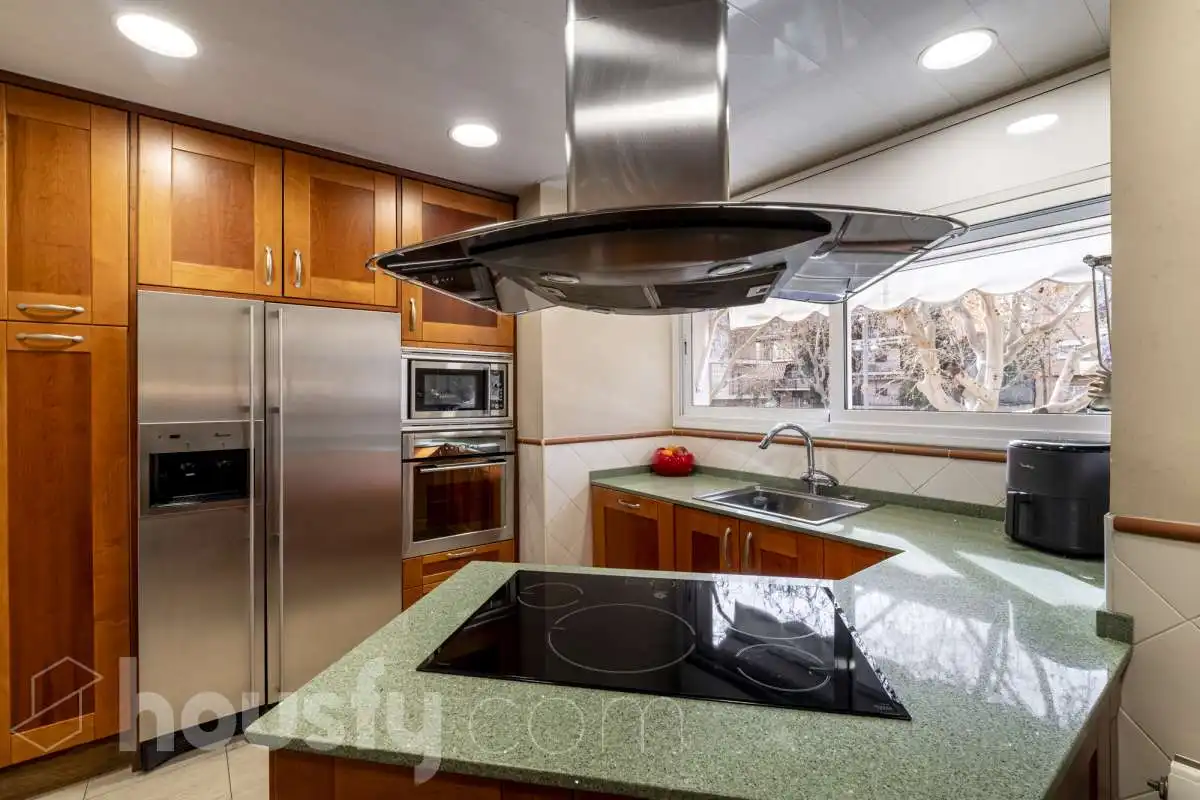 Cocina de Casa o chalet en venta en Barcelona con Aire acondicionado, Terraza y Trastero