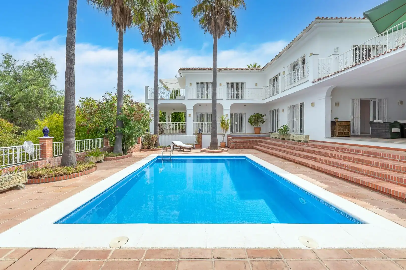 Vista exterior de Casa o xalet en venda en Alhaurín El Grande amb Aire condicionat, Calefacció i Jardí privat