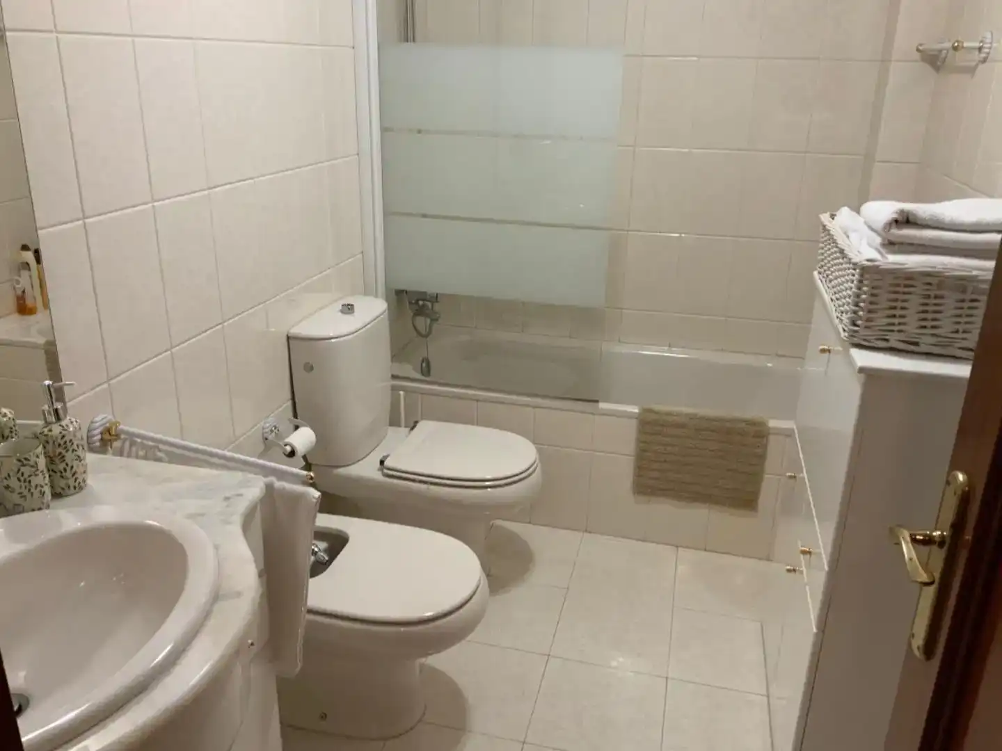 Badezimmer von Wohnung zur Miete in Oleiros mit Privatgarten, Parkett und Möbliert