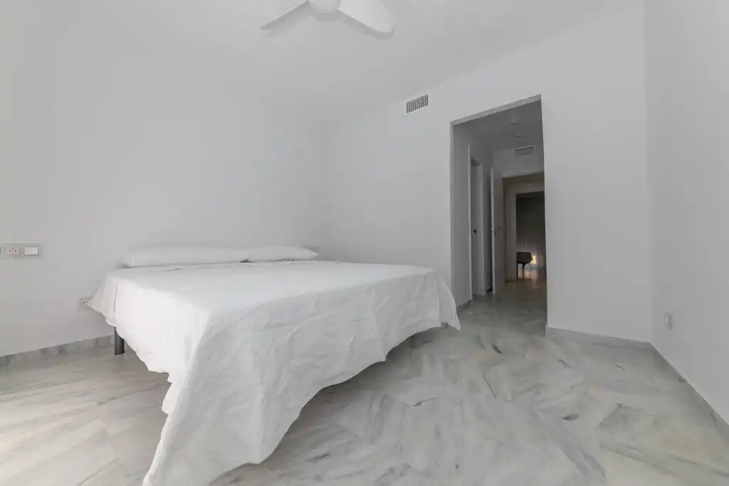 Schlafzimmer von Wohnungen zur Miete in Estepona mit Klimaanlage, Terrasse und Alarm