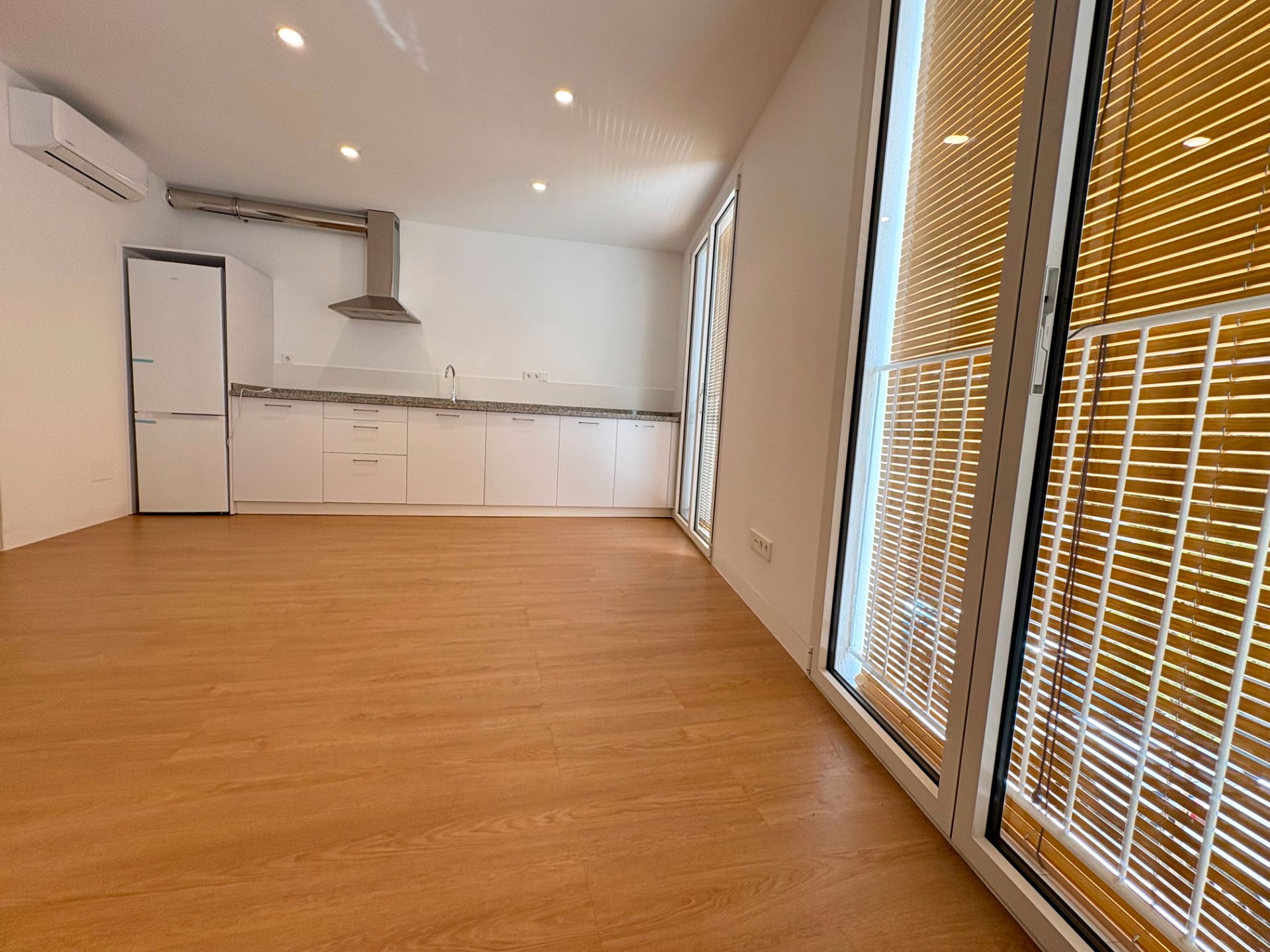 Kitchen of Flat to rent in  Sevilla Capital  with Air Conditioner, Heating and Washing machine