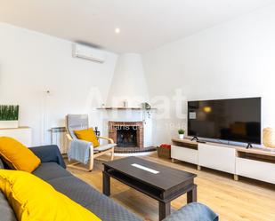 Sala d'estar de Àtic de lloguer en Esplugues de Llobregat amb Aire condicionat, Calefacció i Terrassa