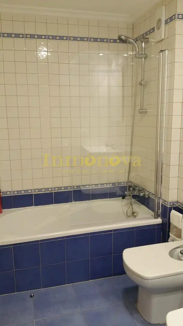 Baño de Apartamento de alquiler en Baiona con Calefacción, Parquet y Trastero