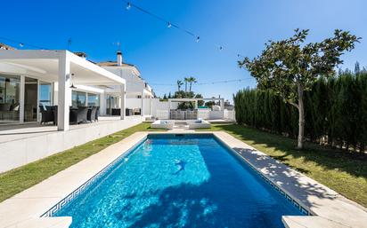 Piscina de Casa o xalet en venda en Estepona amb Aire condicionat, Jardí privat i Terrassa