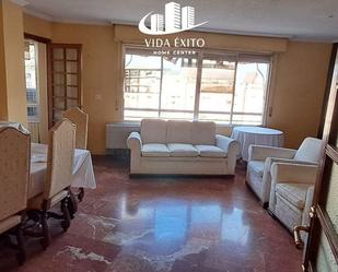 Sala d'estar de Pis en venda en  Jaén Capital amb Calefacció, Parquet i Terrassa