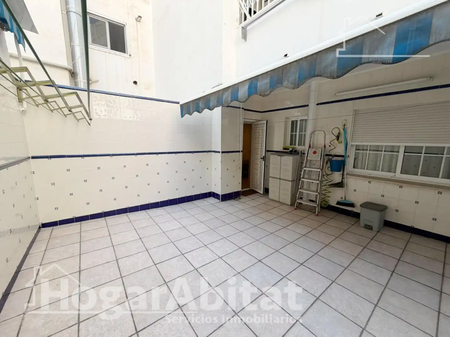 Exterior view of Flat for sale in Torrent  with Air Conditioner, Terrace and Furnished