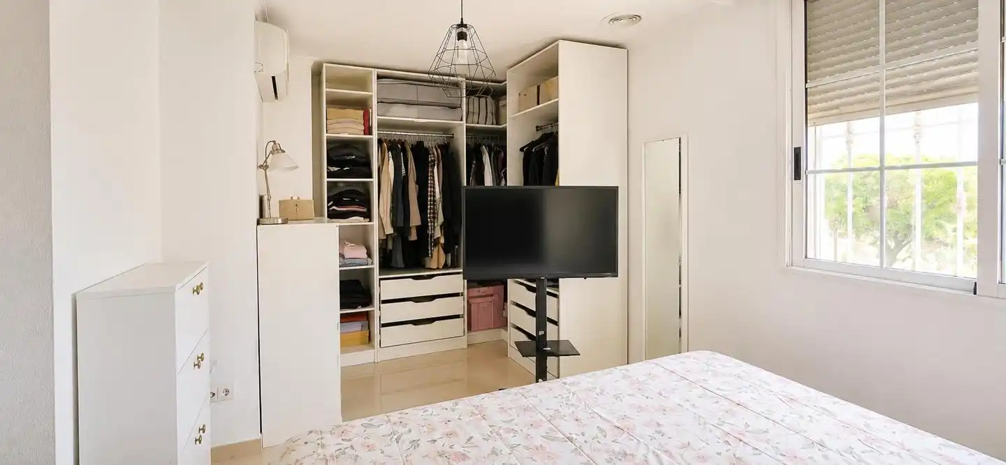Habitación de Casa o chalet en venta en Elche / Elx con Trastero, Balcón y Piscina comunitaria
