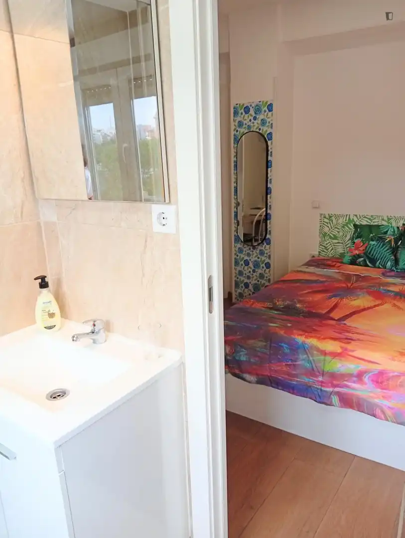 Habitación de Casa o chalet para compartir en Madrid con Aire acondicionado, Calefacción y Amueblado