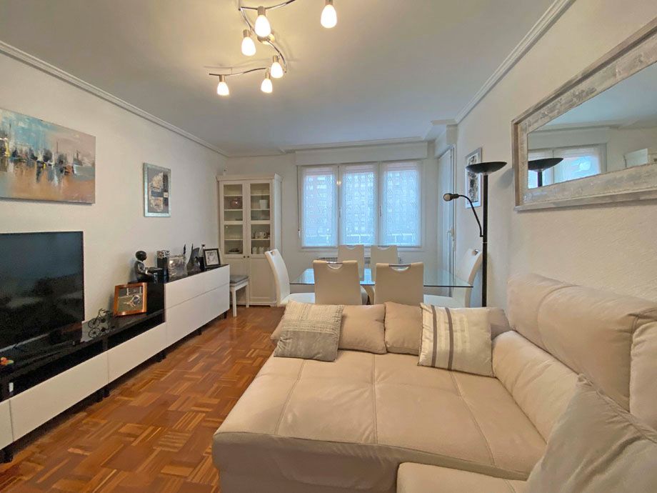 Sala d'estar de Pis en venda en Vitoria - Gasteiz amb Calefacció, Terrassa i Traster